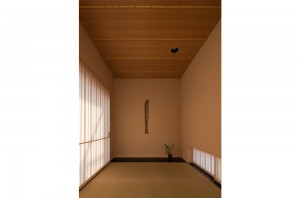 A HOUSE WITH A LITTLE STREAM: Japanese-style room